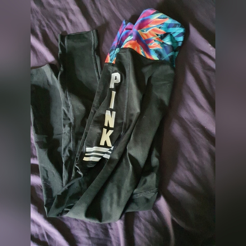 Victoria secret Pink ultimate leggings with mesh panels